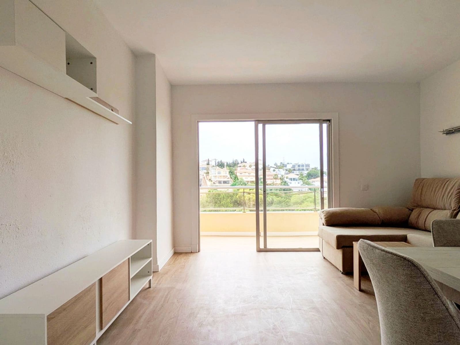 1 soverom Leilighet til salgs i Torrequebrada med svømmebasseng - € 299 000 (Ref: 9838579)