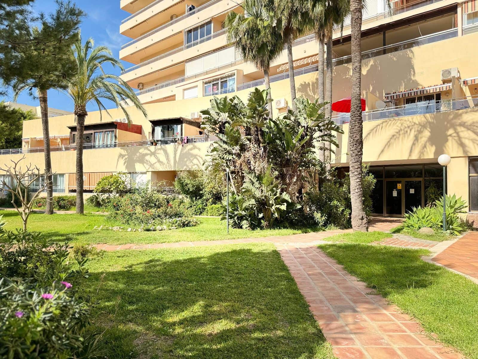 1 soverom Leilighet til salgs i Torrequebrada med svømmebasseng - € 299 000 (Ref: 9838579)