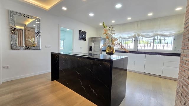 5 soverom Villa til salgs i Torremolinos med svømmebasseng - € 1 250 000 (Ref: 9941469)