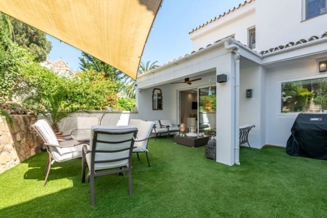 4 soverom Hus til salgs i La Duquesa / Puerto de la Duquesa, Manilva med svømmebasseng - € 565 000 (Ref: 9053743)