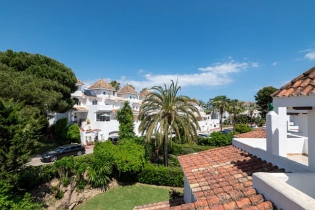 4 soverom Hus til salgs i La Duquesa / Puerto de la Duquesa, Manilva med svømmebasseng - € 565 000 (Ref: 9053743)
