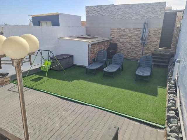 7 soveværelse Rækkehus til salg i Las Palmas de Gran Canaria med garage - € 498.000 (Ref: 9149204)