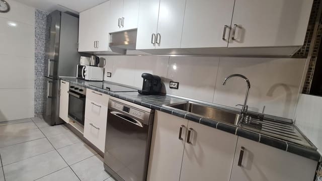 7 makuuhuone Rivitalo myytävänä paikassa Santa Lucía de Tirajana mukana 
autotalli - 398 000 € (Ref: 9149204)