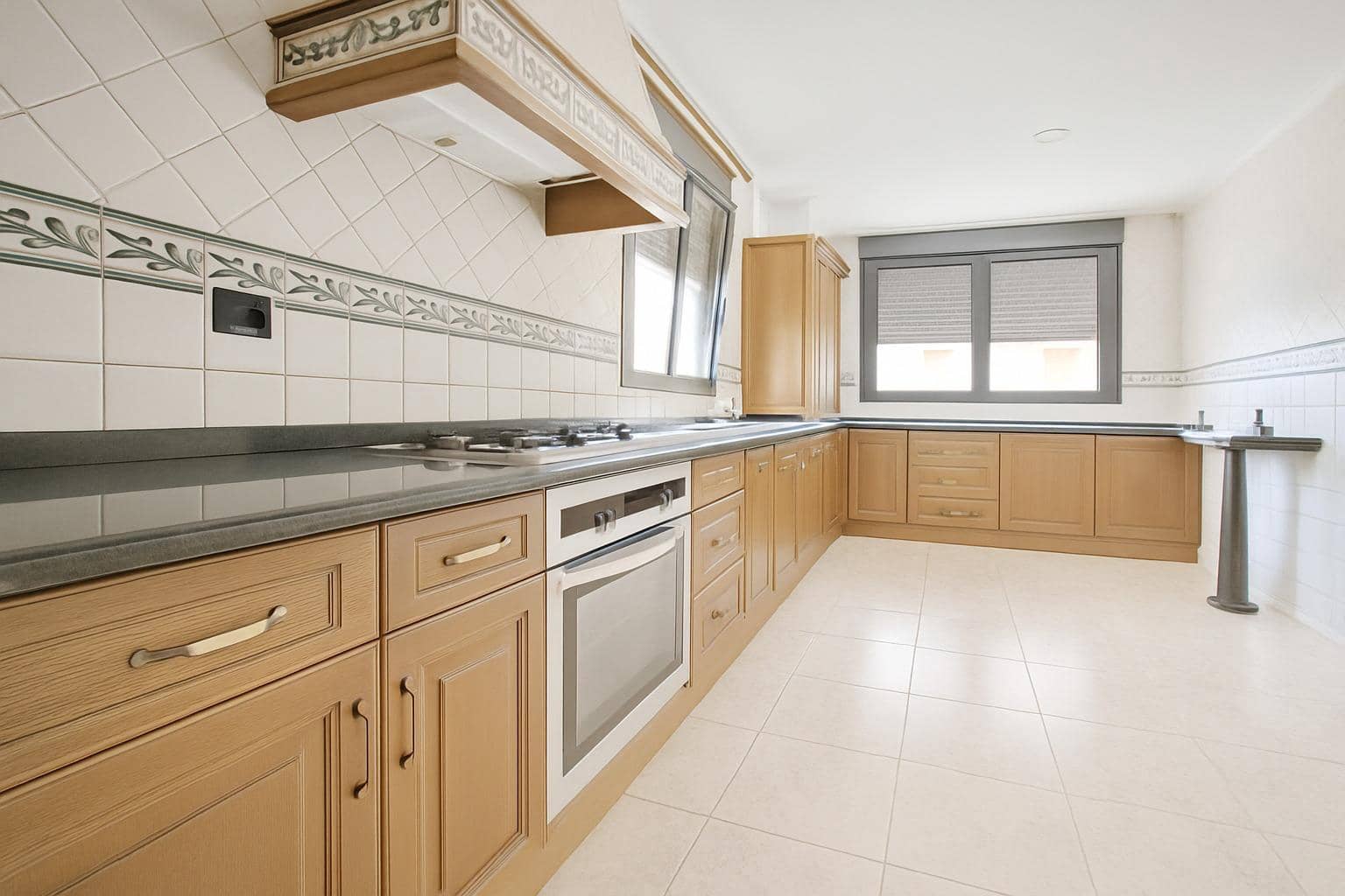 4 bedroom Apartment for sale in Almassora / Almazora with garage - € 429,000 (Ref: 9296871)