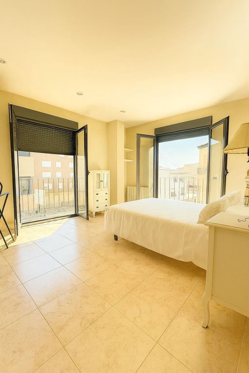 4 bedroom Apartment for sale in Almassora / Almazora with garage - € 429,000 (Ref: 9296871)