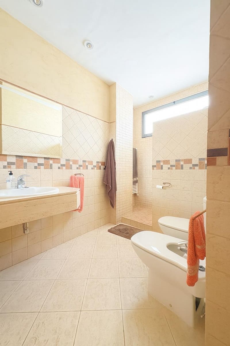 4 bedroom Apartment for sale in Almassora / Almazora with garage - € 429,000 (Ref: 9296871)