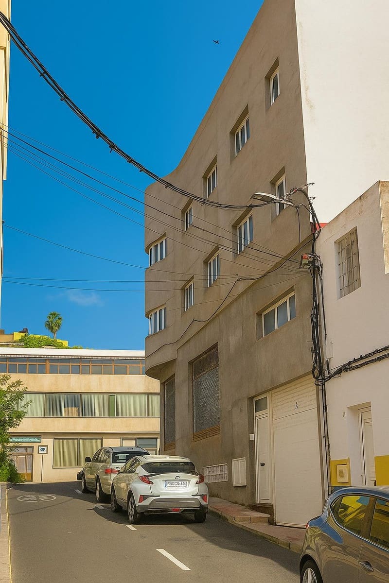 3 bedroom Commercial for sale in Santa Maria de Guia de Gran Canaria with garage - € 875,000 (Ref: 9431066)