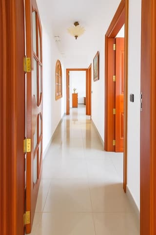 3 soverom Kommersiell til salgs i Santa María de Guía de Gran Canaria med garasje - € 875 000 (Ref: 9431066)