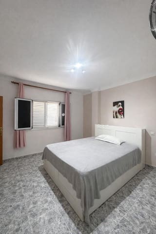 3 soveværelse Lejlighed til salg i Vecindario, Santa Lucía de Tirajana - € 219.900 (Ref: 9666478)