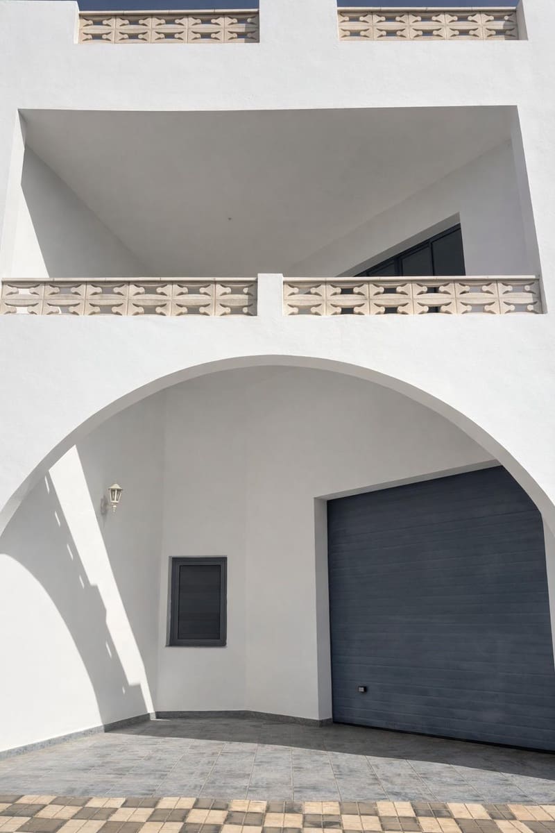 8 bedroom Villa for sale in Aguimes with garage - € 699,000 (Ref: 9726637)