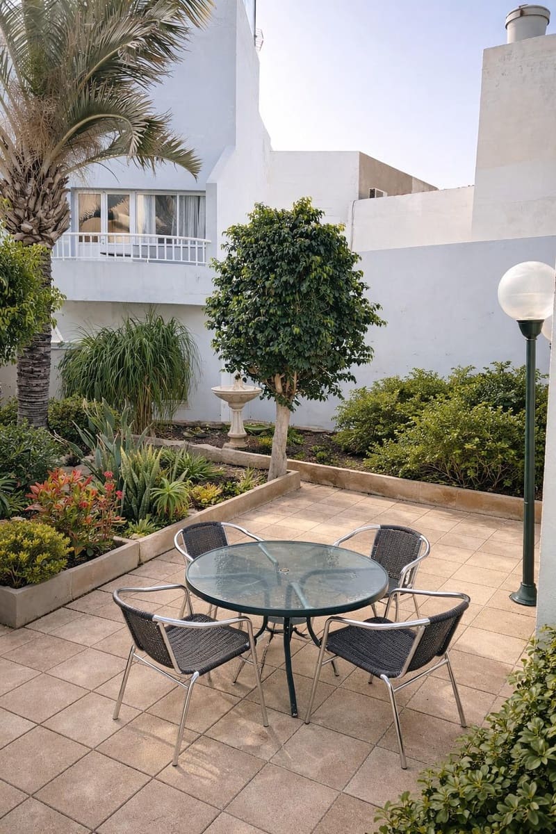 8 bedroom Villa for sale in Aguimes with garage - € 699,000 (Ref: 9726637)