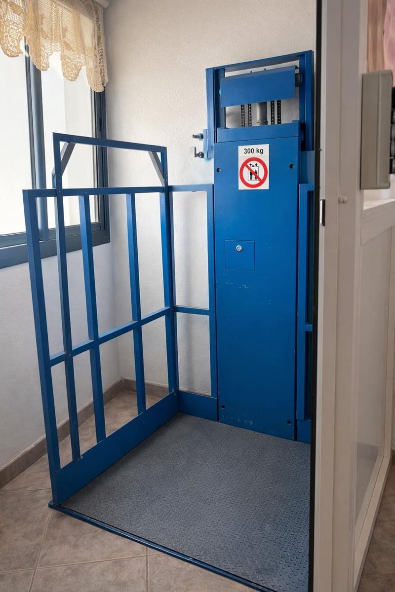 8 bedroom Villa for sale in Aguimes with garage - € 699,000 (Ref: 9726637)