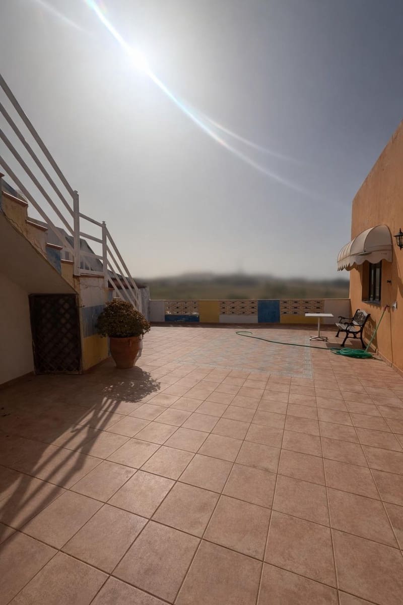 8 bedroom Villa for sale in Aguimes with garage - € 699,000 (Ref: 9726637)