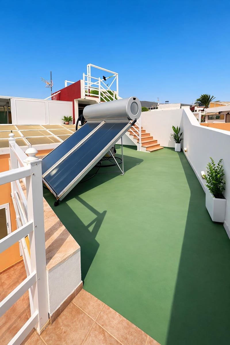 8 bedroom Villa for sale in Aguimes with garage - € 699,000 (Ref: 9726637)