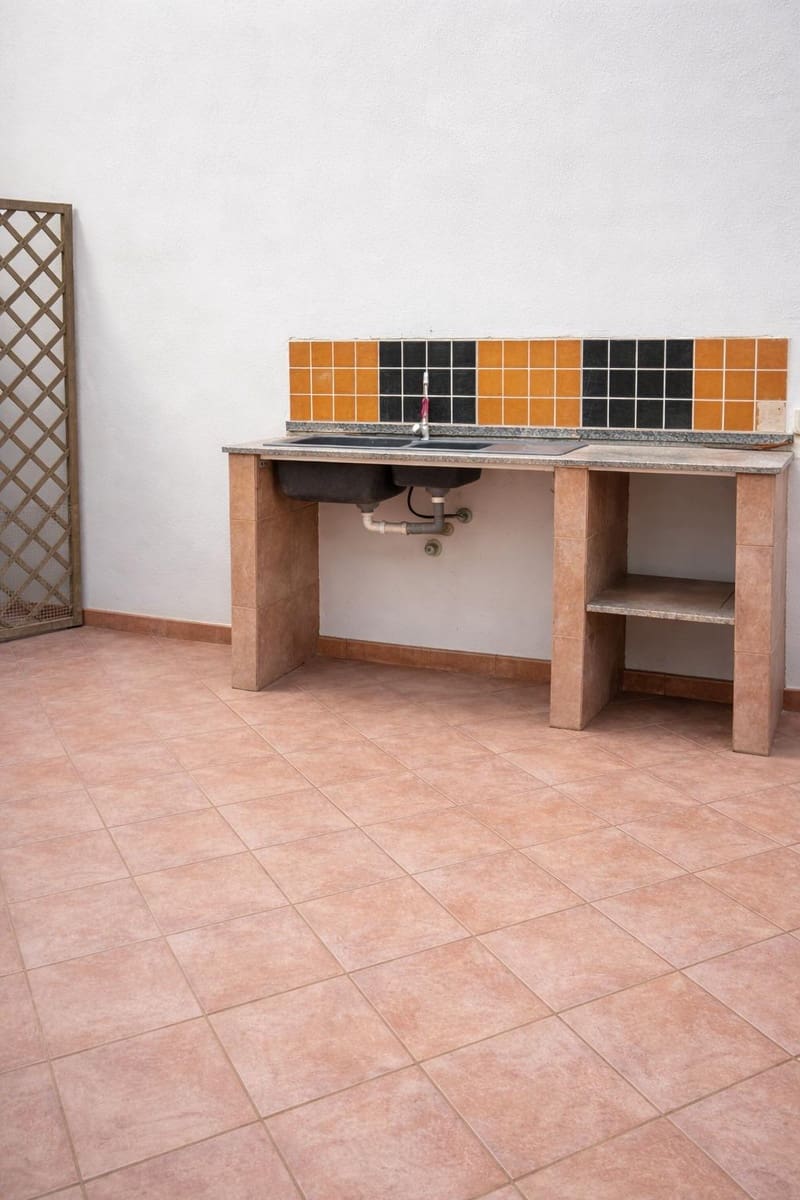 8 bedroom Villa for sale in Aguimes with garage - € 699,000 (Ref: 9726637)