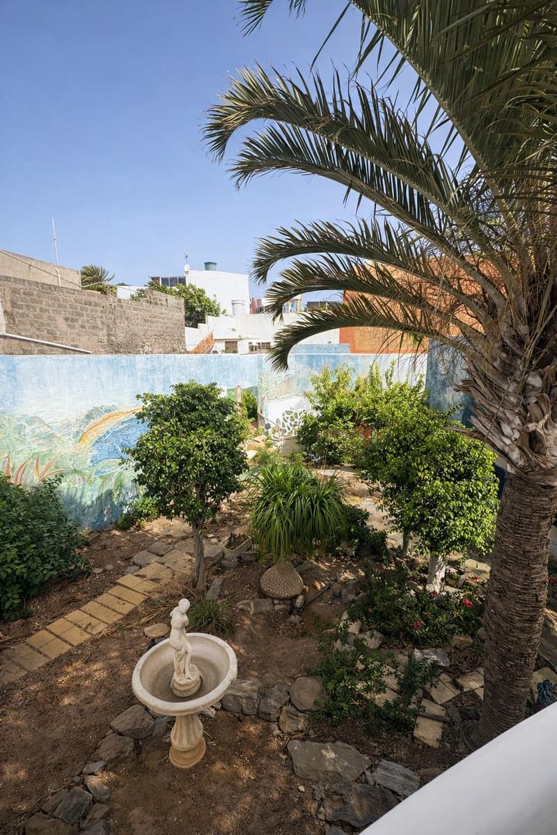 8 bedroom Villa for sale in Aguimes with garage - € 699,000 (Ref: 9726637)