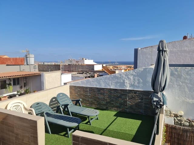 7 sovrum Radhus till salu i Santa Lucía de Tirajana med garage - 375 000 € (Ref: 9965277)