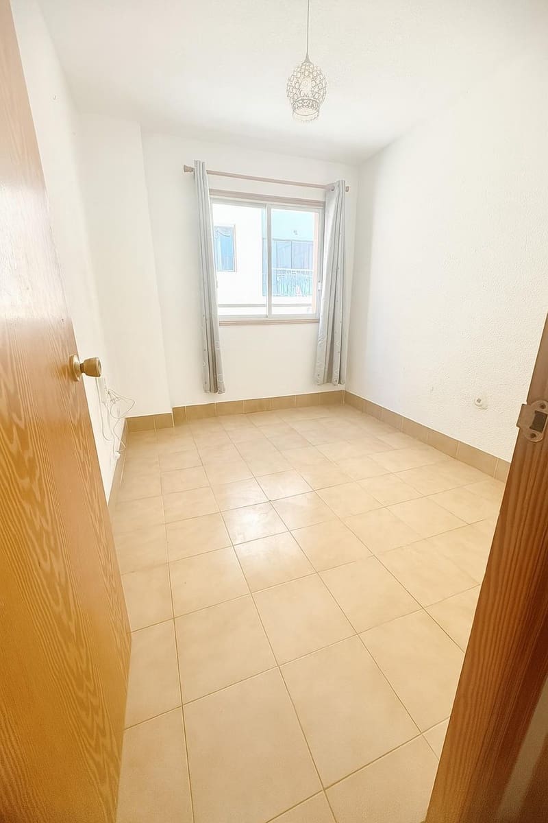 3 bedroom Flat for sale in Arguineguin with garage - € 209,900 (Ref: 9965278)