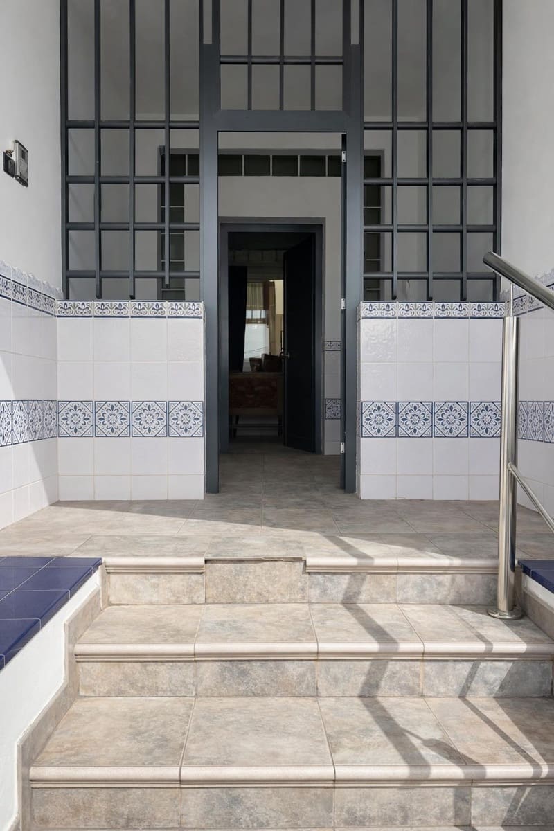 8 soverom Villa til salgs i Aguimes med garasje - € 699 000 (Ref: 9965284)
