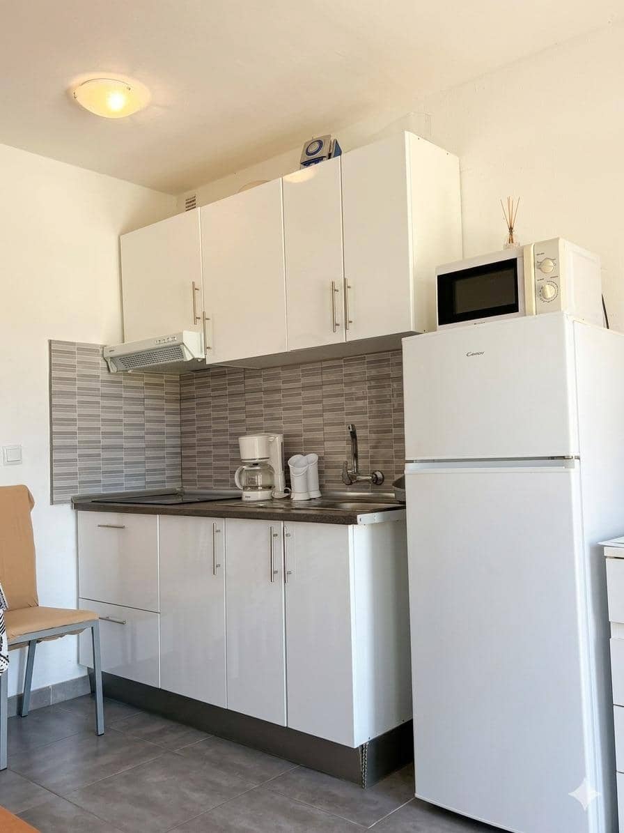 1 makuuhuone Huoneisto myytävänä paikassa Playa del Cura mukana uima-altaan - 209 990 € (Ref: 9975419)
