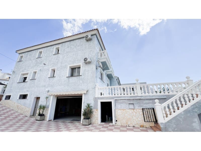 8 bedroom Villa for sale in Calpe / Calp with pool garage - € 899,000 (Ref: 9311282)