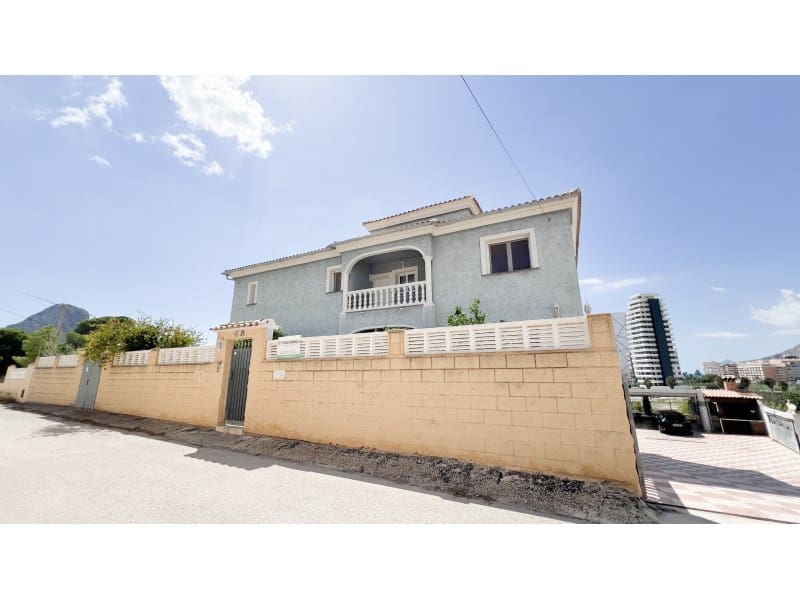 8 bedroom Villa for sale in Calpe / Calp with pool garage - € 899,000 (Ref: 9311282)