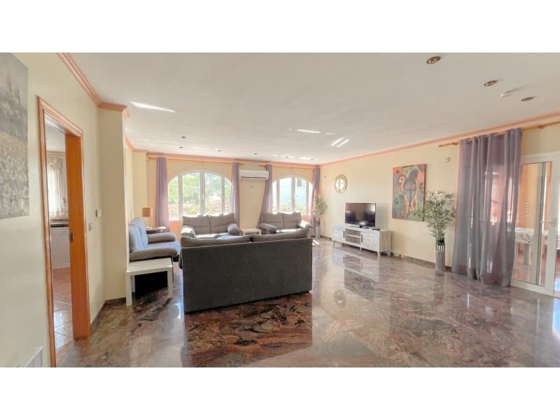 8 bedroom Villa for sale in Calpe / Calp with pool garage - € 899,000 (Ref: 9311282)