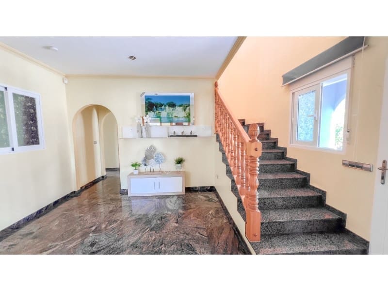 8 bedroom Villa for sale in Calpe / Calp with pool garage - € 899,000 (Ref: 9311282)