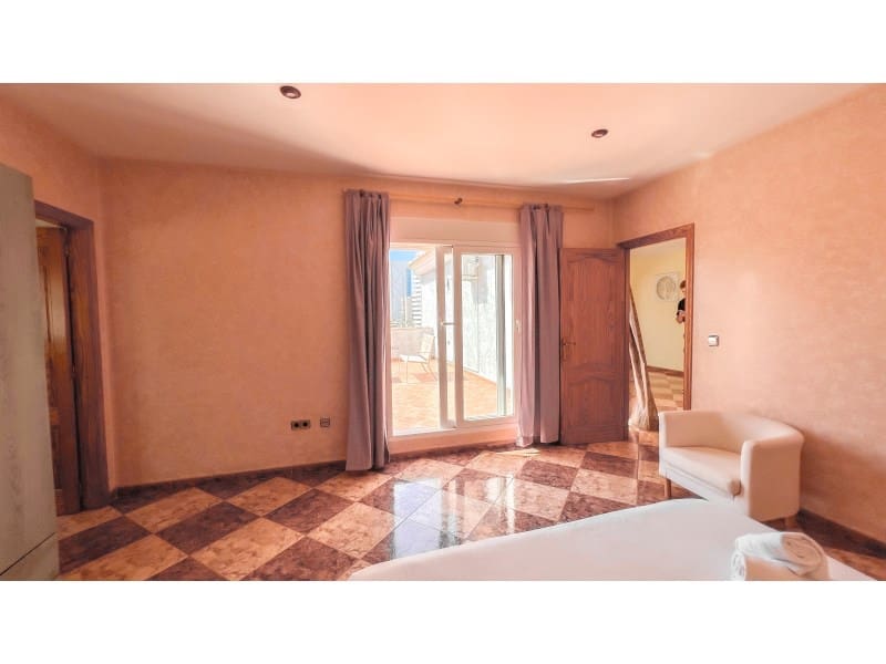 8 bedroom Villa for sale in Calpe / Calp with pool garage - € 899,000 (Ref: 9311282)