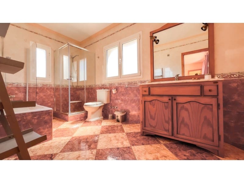 8 bedroom Villa for sale in Calpe / Calp with pool garage - € 899,000 (Ref: 9311282)