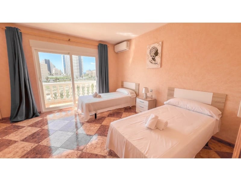 8 bedroom Villa for sale in Calpe / Calp with pool garage - € 899,000 (Ref: 9311282)