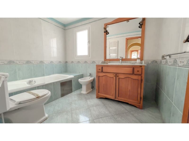 8 bedroom Villa for sale in Calpe / Calp with pool garage - € 899,000 (Ref: 9311282)