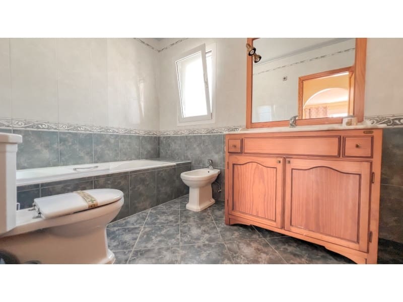 8 bedroom Villa for sale in Calpe / Calp with pool garage - € 899,000 (Ref: 9311282)