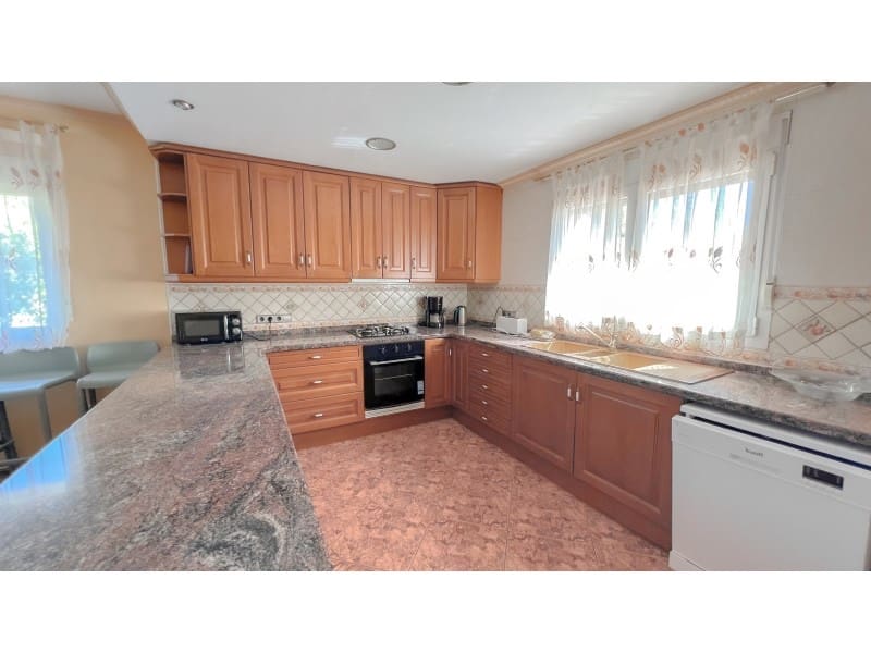 8 bedroom Villa for sale in Calpe / Calp with pool garage - € 899,000 (Ref: 9311282)