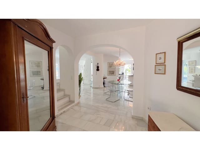 6 bedroom Villa for sale in Canuta, Calpe / Calp with pool garage - € 1,595,000 (Ref: 9311289)