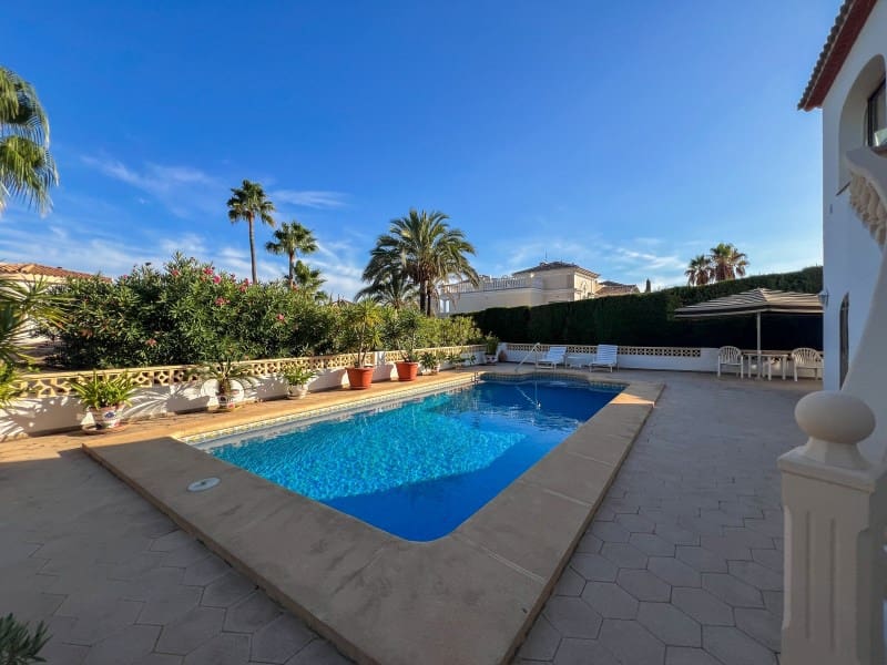 4 bedroom Villa for sale in Calpe / Calp with garage - € 790,000 (Ref: 9311308)