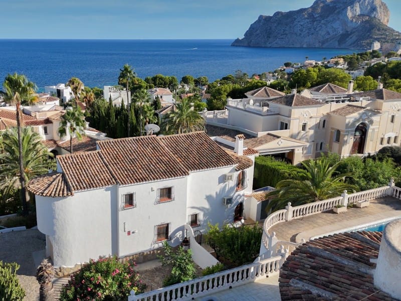 4 bedroom Villa for sale in Calpe / Calp with garage - € 790,000 (Ref: 9311308)