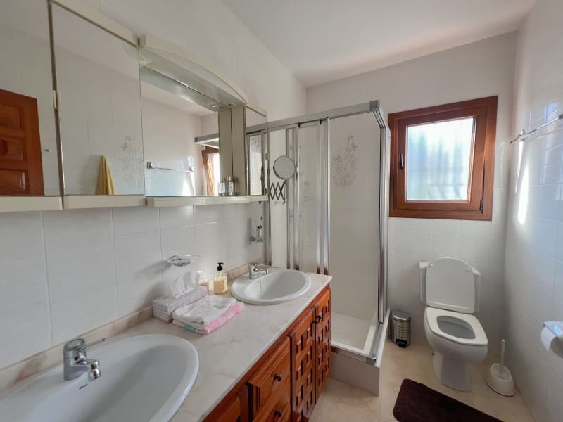 4 bedroom Villa for sale in Calpe / Calp with garage - € 790,000 (Ref: 9311308)