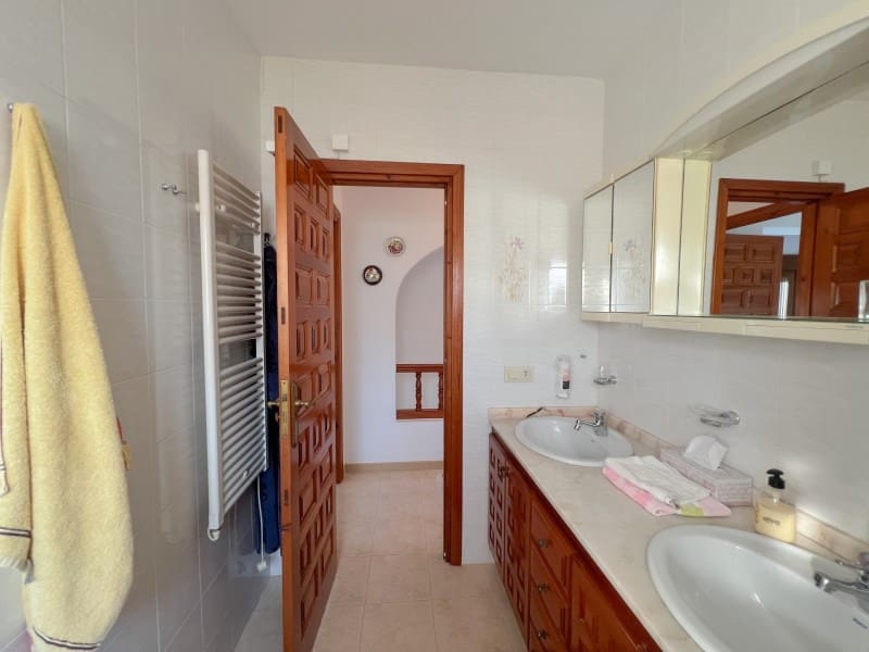 4 bedroom Villa for sale in Calpe / Calp with garage - € 790,000 (Ref: 9311308)