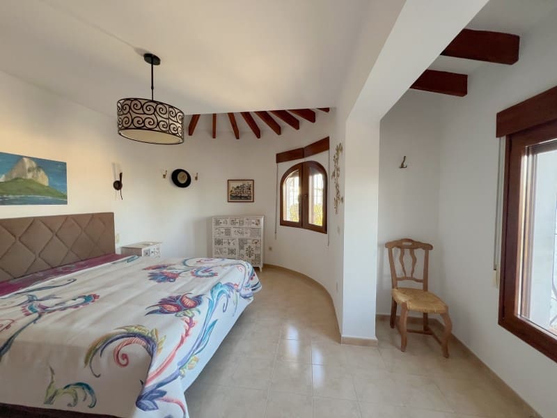 4 bedroom Villa for sale in Calpe / Calp with garage - € 790,000 (Ref: 9311308)