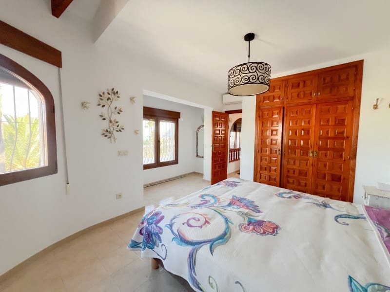 4 bedroom Villa for sale in Calpe / Calp with garage - € 790,000 (Ref: 9311308)