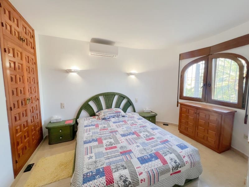 4 bedroom Villa for sale in Calpe / Calp with garage - € 790,000 (Ref: 9311308)