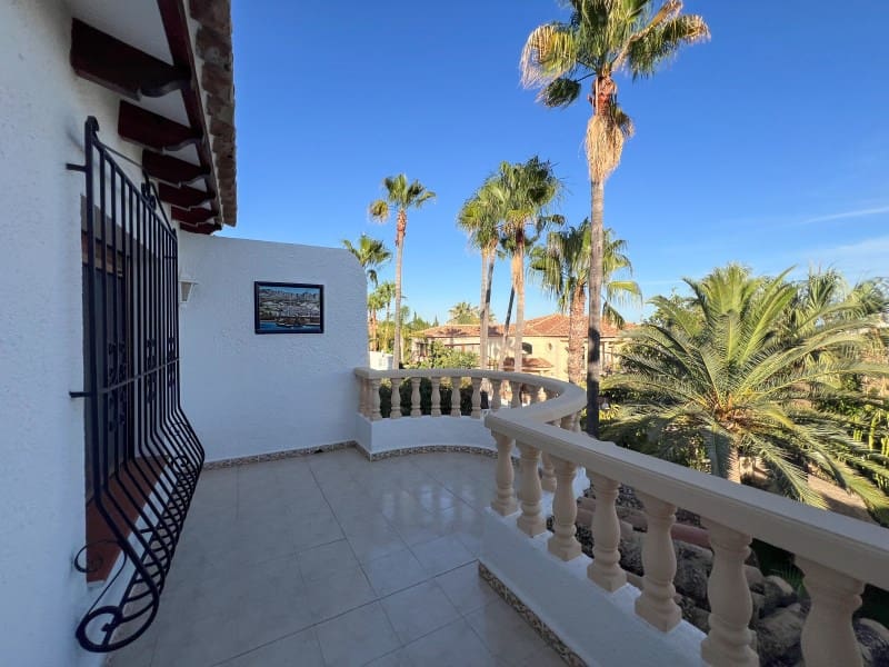 4 bedroom Villa for sale in Calpe / Calp with garage - € 790,000 (Ref: 9311308)