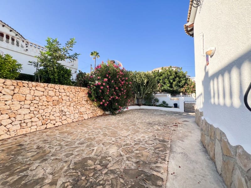 4 bedroom Villa for sale in Calpe / Calp with garage - € 790,000 (Ref: 9311308)