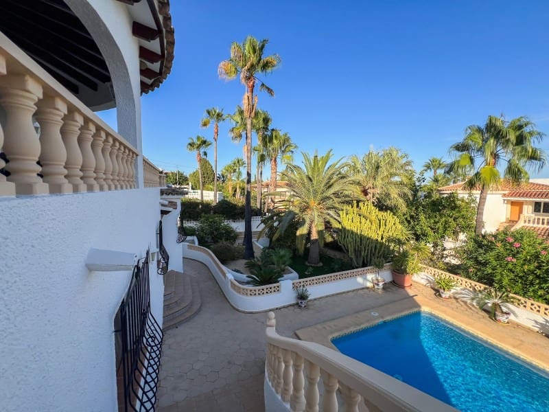 4 bedroom Villa for sale in Calpe / Calp with garage - € 790,000 (Ref: 9311308)