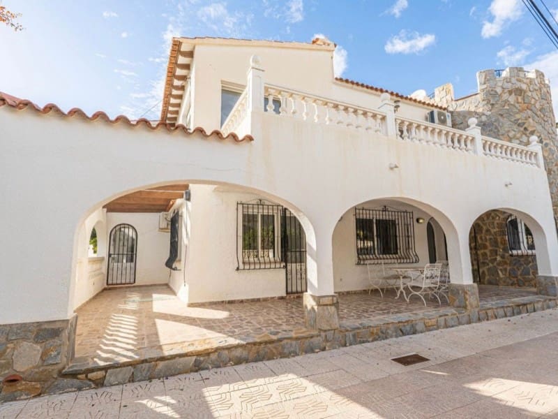 7 makuuhuone Huvila myytävänä paikassa Calpe / Calp mukana 
autotalli - 650 000 € (Ref: 9311310)