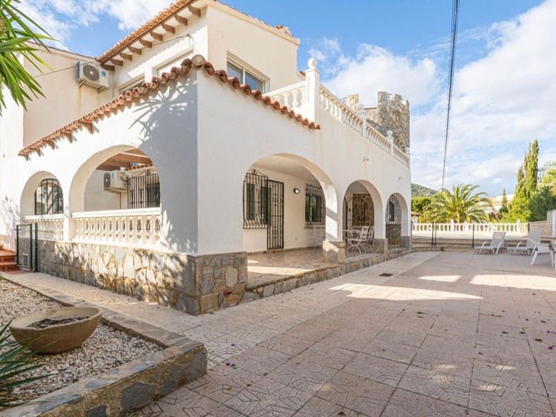 7 makuuhuone Huvila myytävänä paikassa Calpe / Calp mukana 
autotalli - 650 000 € (Ref: 9311310)