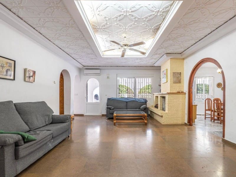 7 makuuhuone Huvila myytävänä paikassa Calpe / Calp mukana 
autotalli - 650 000 € (Ref: 9311310)