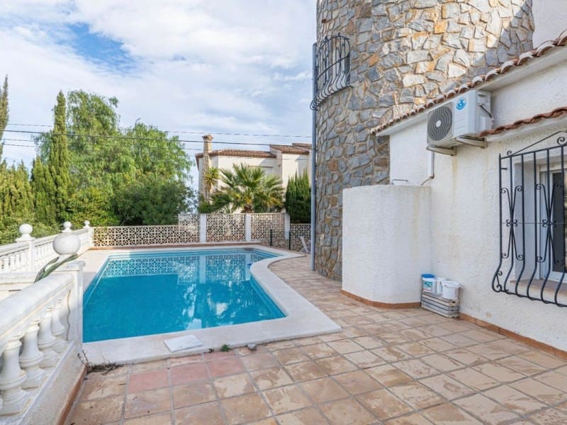 7 makuuhuone Huvila myytävänä paikassa Calpe / Calp mukana 
autotalli - 650 000 € (Ref: 9311310)