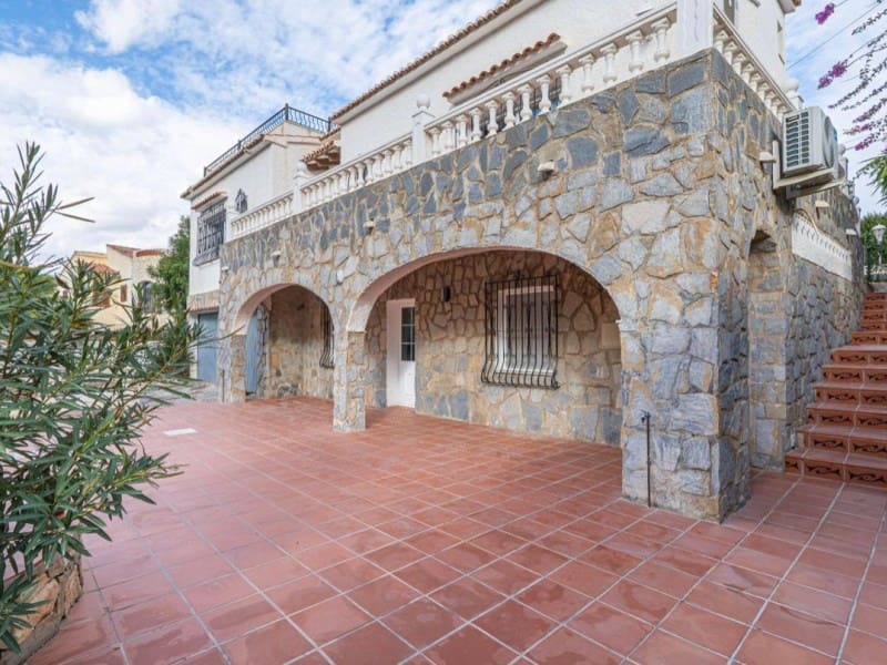 7 makuuhuone Huvila myytävänä paikassa Calpe / Calp mukana 
autotalli - 650 000 € (Ref: 9311310)